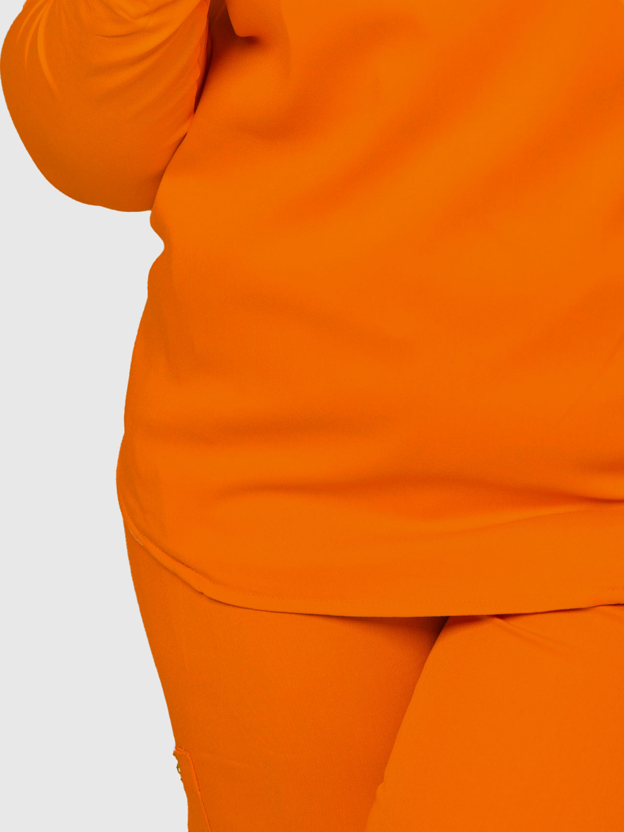 sain&sauf women’s mandarin collar scrub set